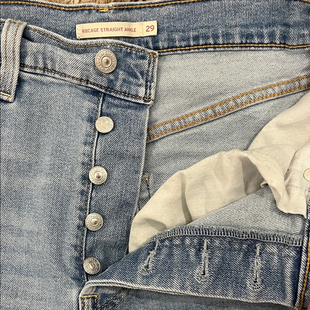 Levi's Light Blue Button Fly Cropped Straight-Leg Jeans - Picture 4 of 7